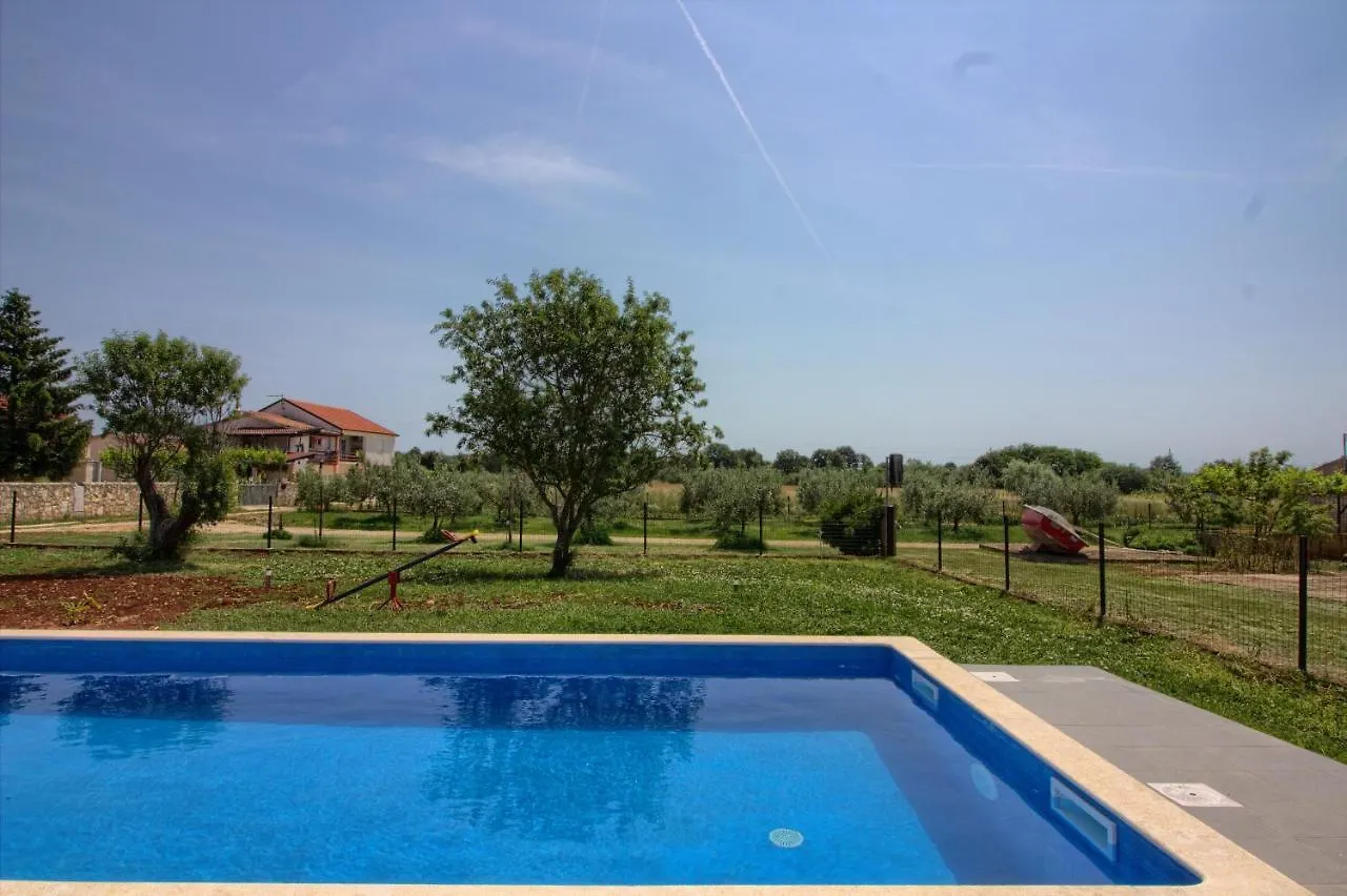 Charming Villa Seve With Private Pool In Póla 0*,
