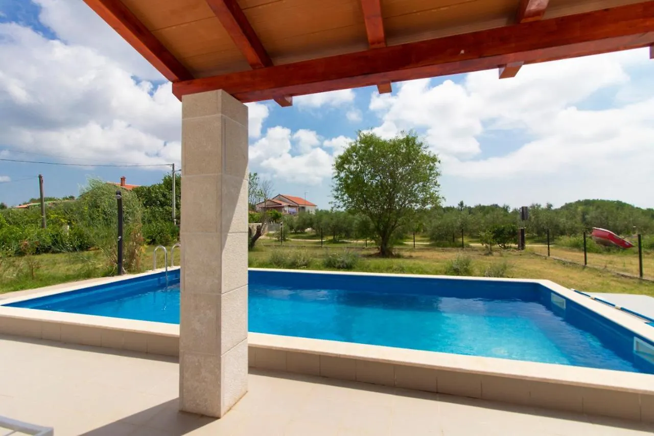 Charming Villa Seve With Private Pool In Pula