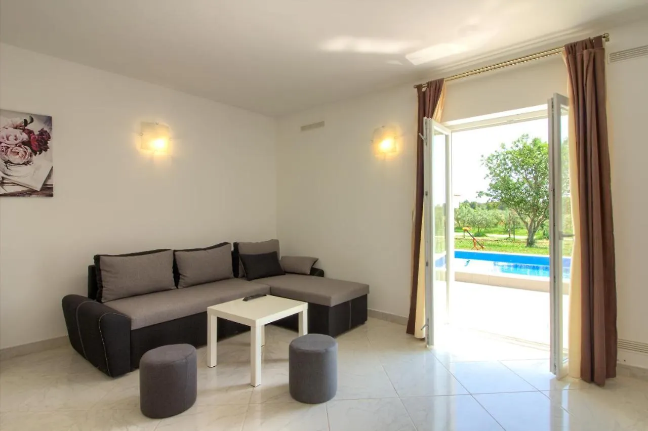 Charming Villa Seve With Private Pool In Pula