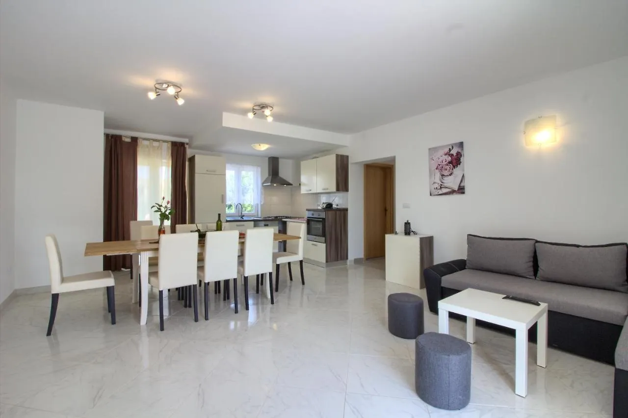 Charming Villa Seve With Private Pool In Póla