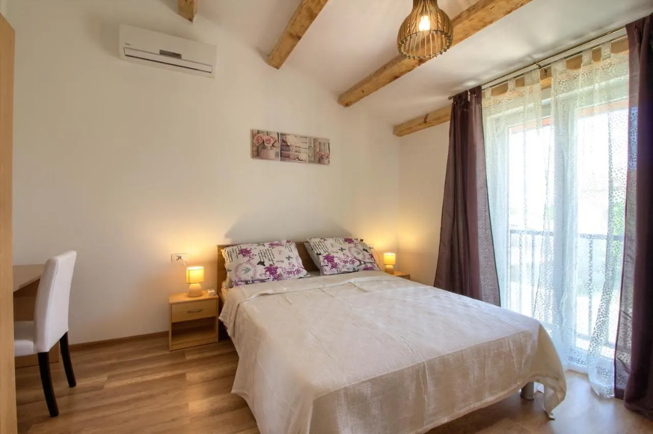 Charming Villa Seve With Private Pool In Pula